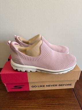 Skechers Go Walk Women's Slip-On Knit Sneakers in Light Pink 6.5